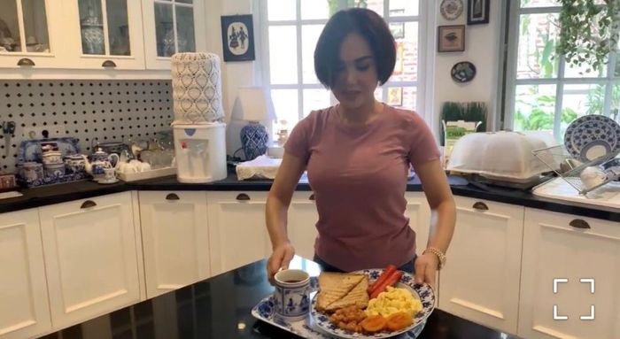 Beredar Wajah Asli Yuni Shara Saat Baru Bangun Tidur dan Tanpa Makeup, Masih Cantik?