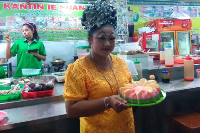 Ie Suan penjual makanan di Mangga Dua