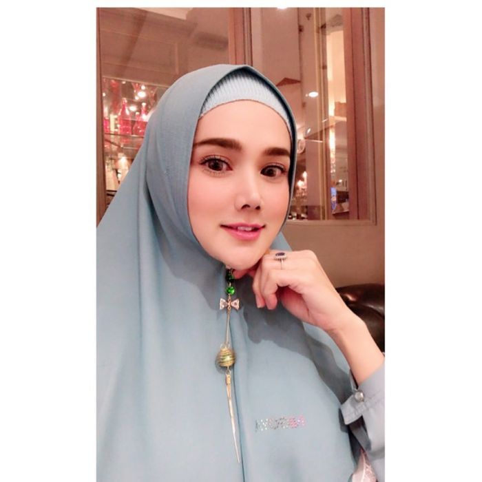 Mulan Jameela Kembali Tuai Kritikan Saat Unggah Foto Selfie dengan Editan, Tetap Cantik Kok !