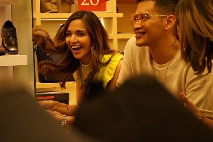 Potret keceriaan Nia Ramadhani bersama sahabatnya, Rezky Aditya.