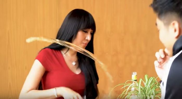 Lucinta Luna sengaja menumpahkan segelas minuman ke arah <a href='https://jambi.tribunnews.com/tag/boy-william' title='Boy William'>Boy William</a>