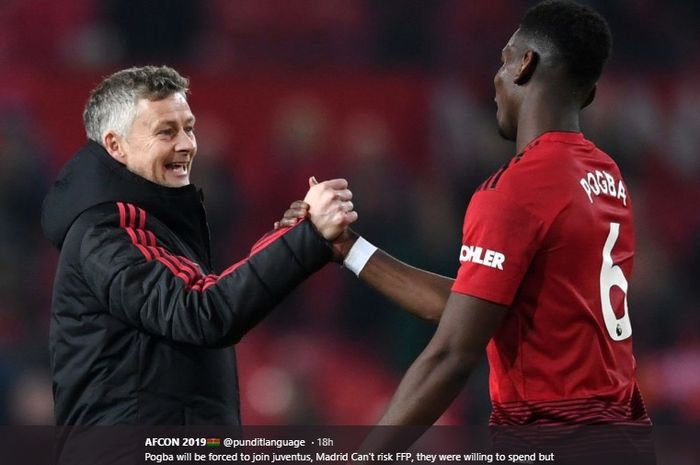 Paul Pogba berjabat tangan dengan Ole Gunnar Solskjaer dalam sebuah laga yang telah dimainkan Manchester United.