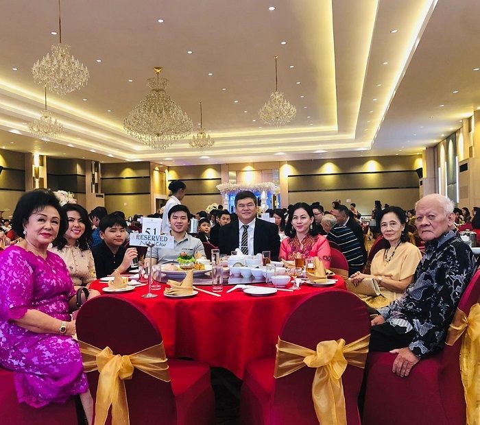 Potret yang diunggah Fifi Lety di anniversary pernikahan kakek dan nenek buyut Nicholas Sean ke-75
