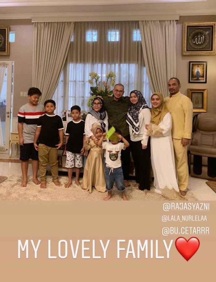 Bubu bersama keluarga Syahrini