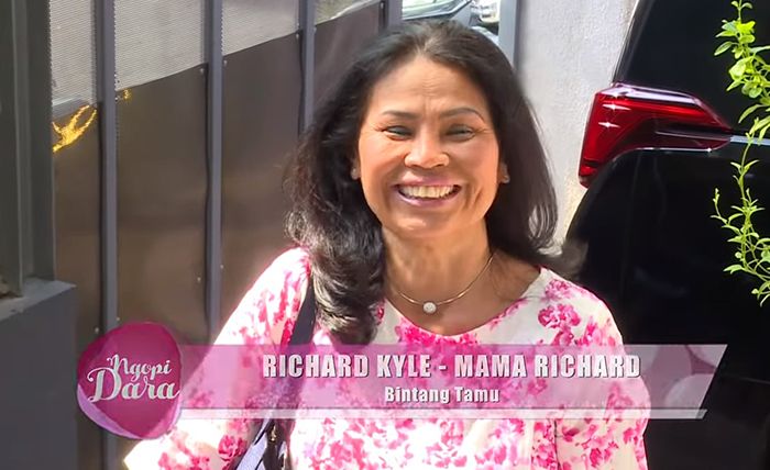 Ibunda Richard Kyle kunjungi rumah sang calon menantu, Jessica Iskandar.