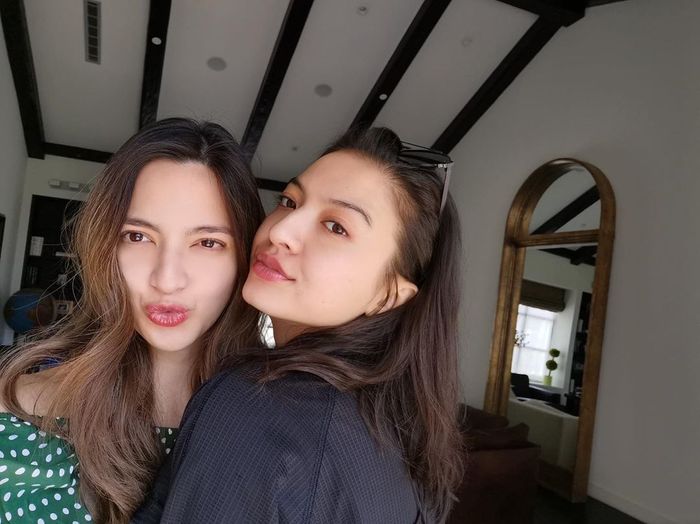 Bak Bidadari, Lihat Tampilan Nia Ramadhani dan Raline Shah Saat Foto Bareng, Netizen: Cantiknya Gak KW!