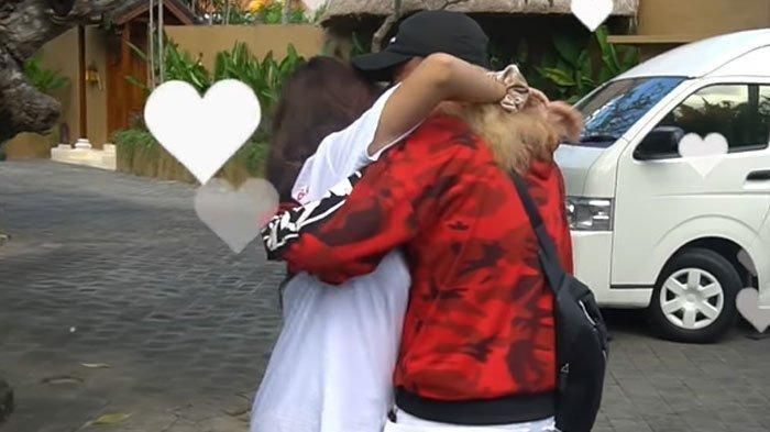 Sule peluk dan cium Naomi