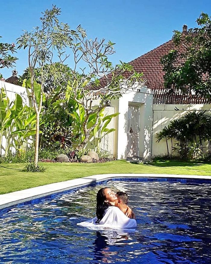 Kebersamaan Kalina dengan kekasihnya, Egat