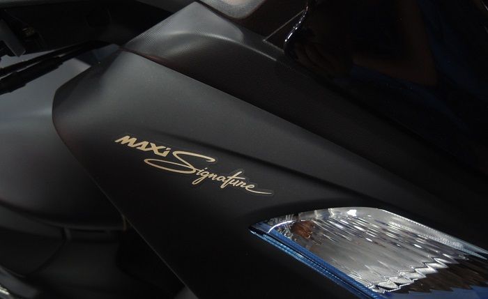Tidak semua warna Yamaha Lexi S, berlogo Maxi Signature.