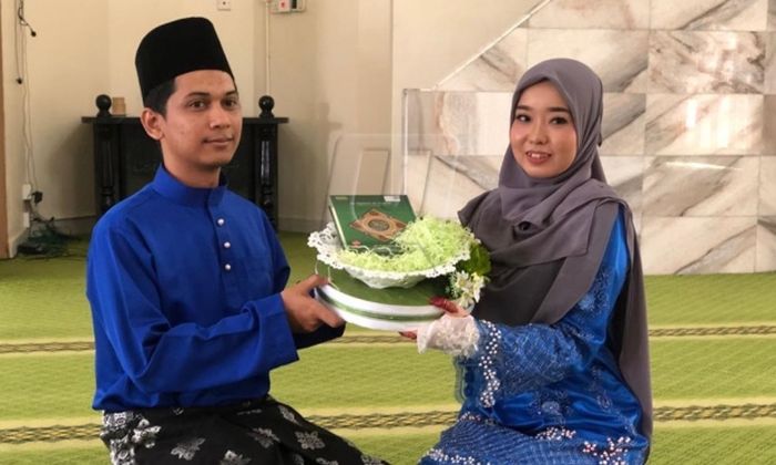 Awalnya cuma kenalan lewat Facebook, kini Farhan (28) dan Anna (25) berhasil bersatu di pelaminan.