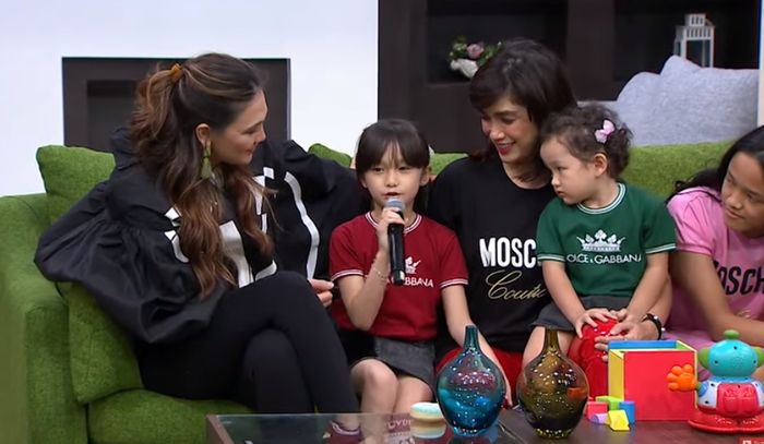 Luna Maya dan keluarga Ussy-Andhika