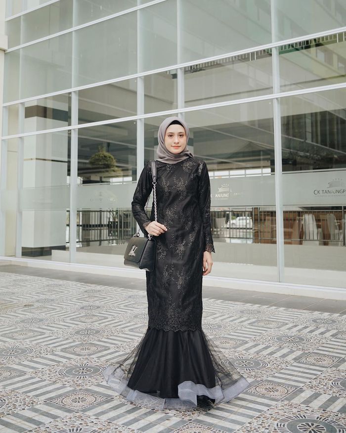 Outfit Hijab Hitam