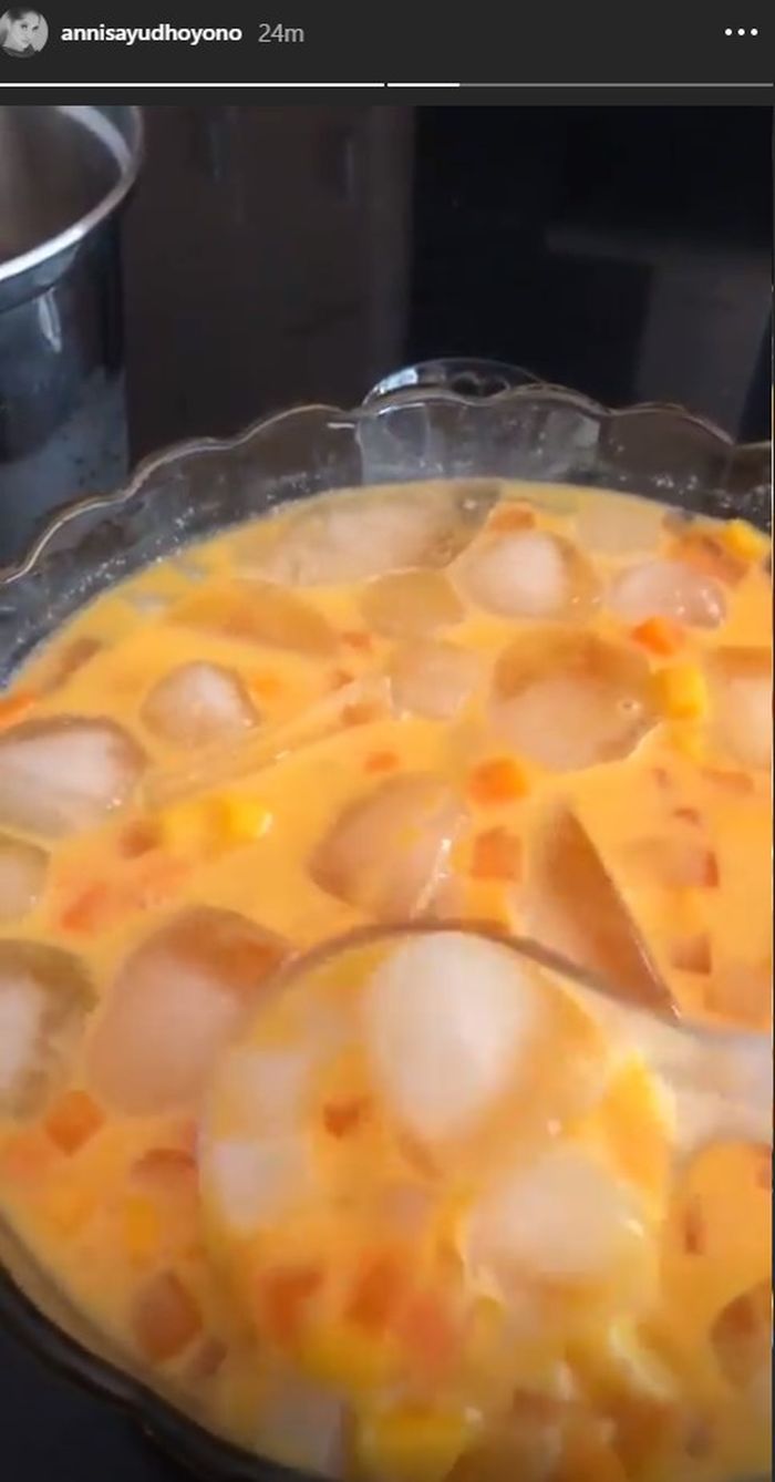 Es mangga buatan Annisa Pohan