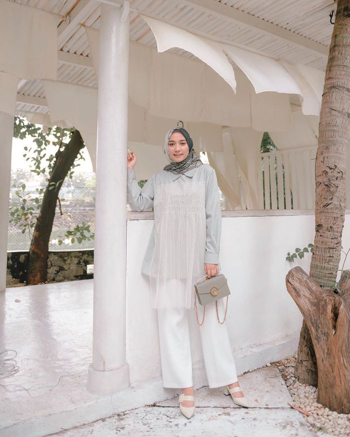 Ootd Tunik Abu Abu : 10 Gaya OOTD Hijab dengan Baju Tunik Ala Selebram