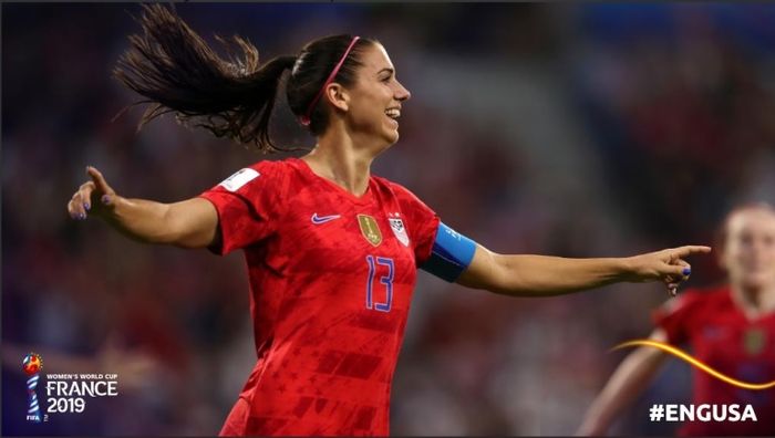 Striker timnas putri AS, Alex Morgan, melakukan selebrasi seusai menjebol gawang Inggris dalam semifinal Piala Dunia Wanita 2019, Selasa (2/7/2019).