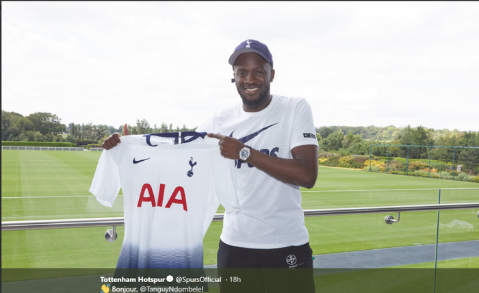 Tanguy Ndombele, resmi bergabung ke Tottenham Hotspur.