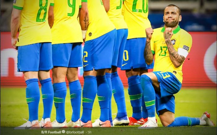 Kapten timnas Brasil, Dani Alves, dalam laga semifinal Copa America 2019 kontra timnas Argentina, 2 Juli 2019 di Mineirao Stadium.