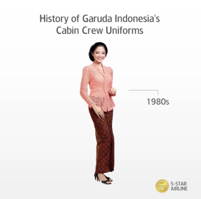 Seragam pramugari Garuda Indonesia di tahun 1980 dengan kebaya dan kain batik