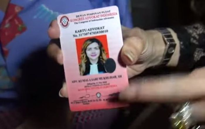 Kartu keanggotaan advokat Barbie Kumalasari