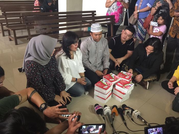 Keluarga Kriss Hatta sempat mengadakan syukuran.