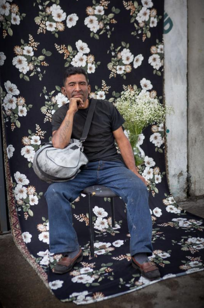 Marcos Gerónimo Rojas tinggal di Brooklyn, New York, selama 25 tahun. Namun, lima tahun lalu ia dideportasi dan mengalami depresi serta kecanduan setelahnya.