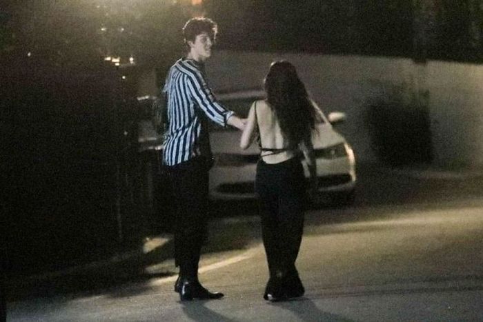 Shawn Mendes jalan bareng Camilla