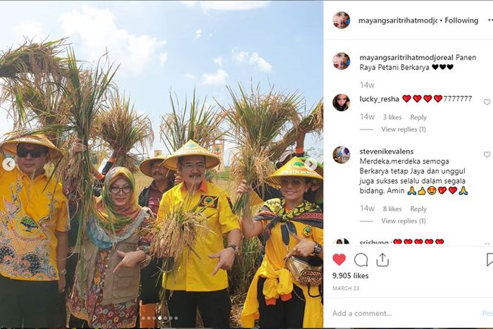 Anak-mantu Presiden kedua mendiang Soeharto, Hutomo Mandala Putra atau Tommy Soeharto, Siti Hardijanti Rukmana atau Mbak Tutut, Bambang Trihatmodjo, dan Mayangsari (dari kiri ke kanan).