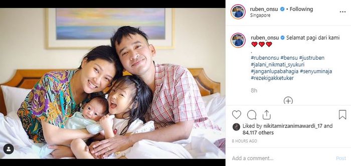 Potret keluarga Ruben Onsu dan Sarwendah bersama kedua putrinya.