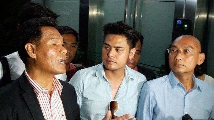Galih Ginanjar didepan gedung Ditreskrimsus Polda Metro Jaya, Semanggi, Jakarta Selatan, Jumat (5/7/2019).