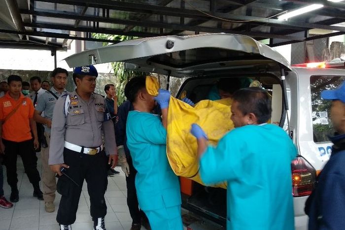 Jenazah Thoriq Rizky Maulidan, tiba di Rumah Sakit Daerah dr Koesnadi Bondowoso