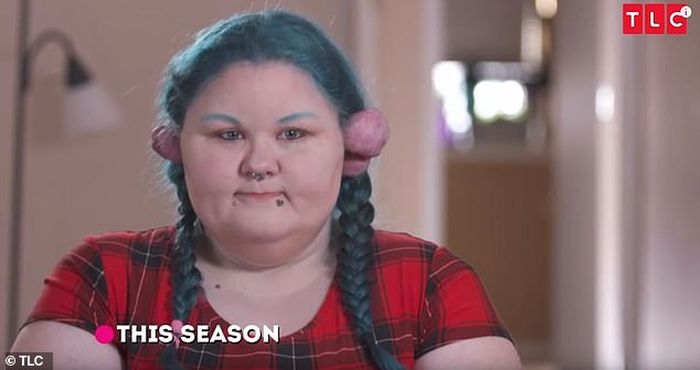 Jennifer mendapati benjolan tumbuh di telinganya setelah menindik tulang rawannya.