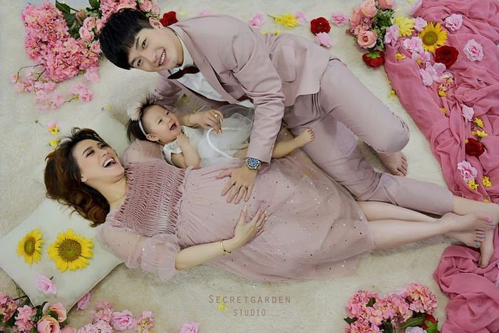 Lee Jeong Hoon, istri, dan anaknya