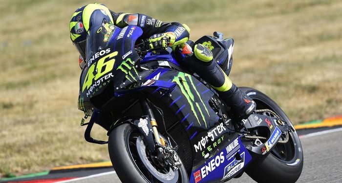 Valentino Rossi (Monster Energy Yamaha) kala tampil pada salah satu sesi MotoGP Jerman 2019 yang digelar Sabtu (6/7/2019)