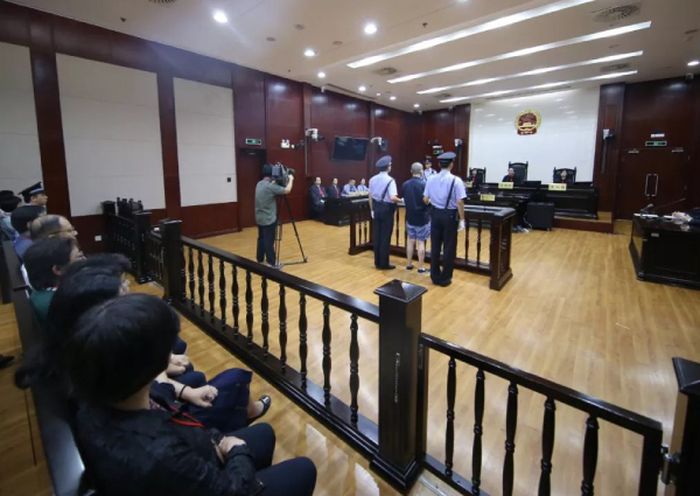Zhu Xiaodong diadili akibat pembunuhan yang ia lakukan pada istrinya sendiri.