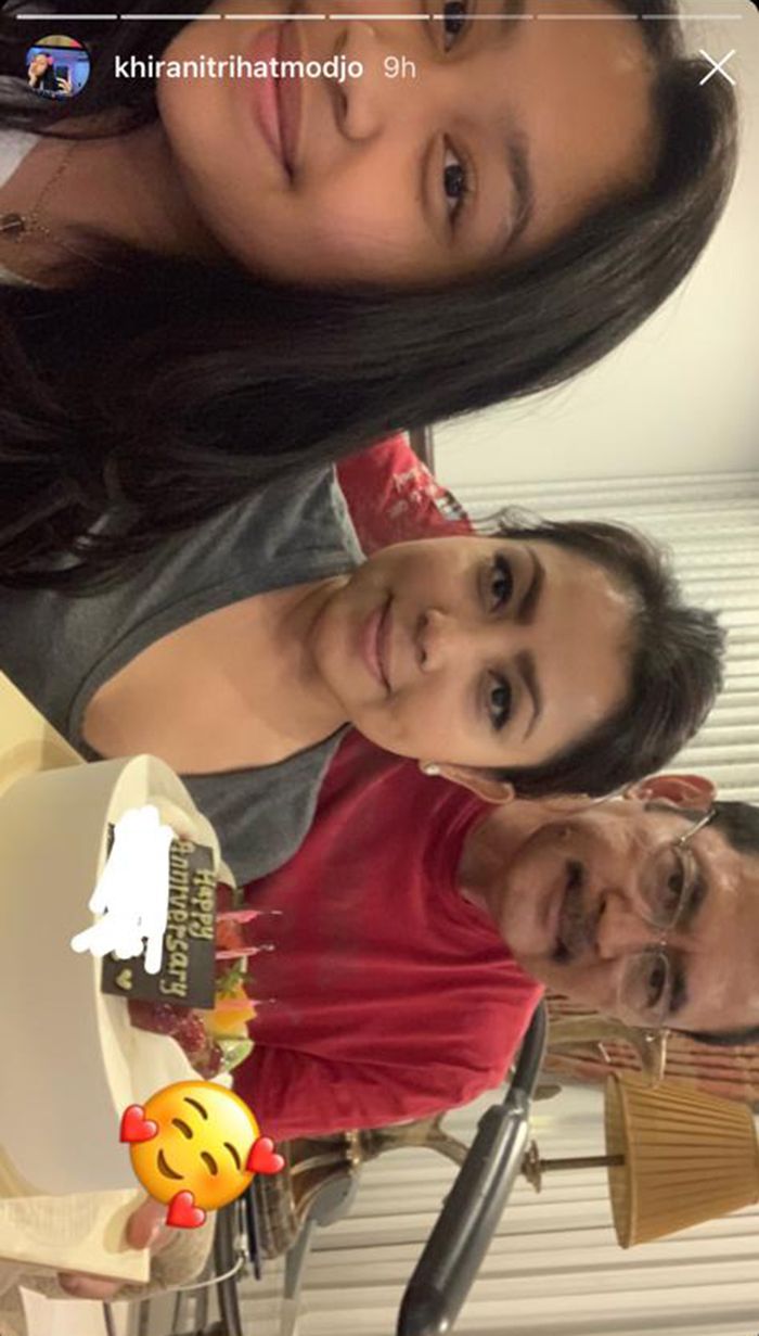 Khirani beri kue anniversary untuk Mayangsari dan Bambang Trihatmodjo