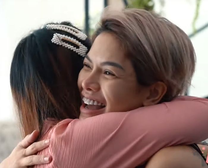 Nikita Peluk Dewi Junita
