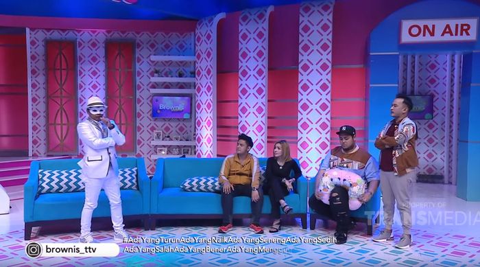 Wirang Birawa mengutarakan firasatnya pada Galih dan Kumalasari.