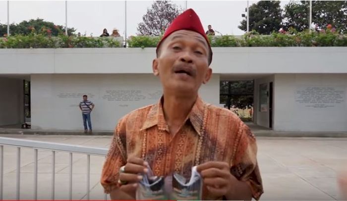 Pedagang Kerak Telor yang mengaku pernah diberangkatkan AHok ke Maroko.