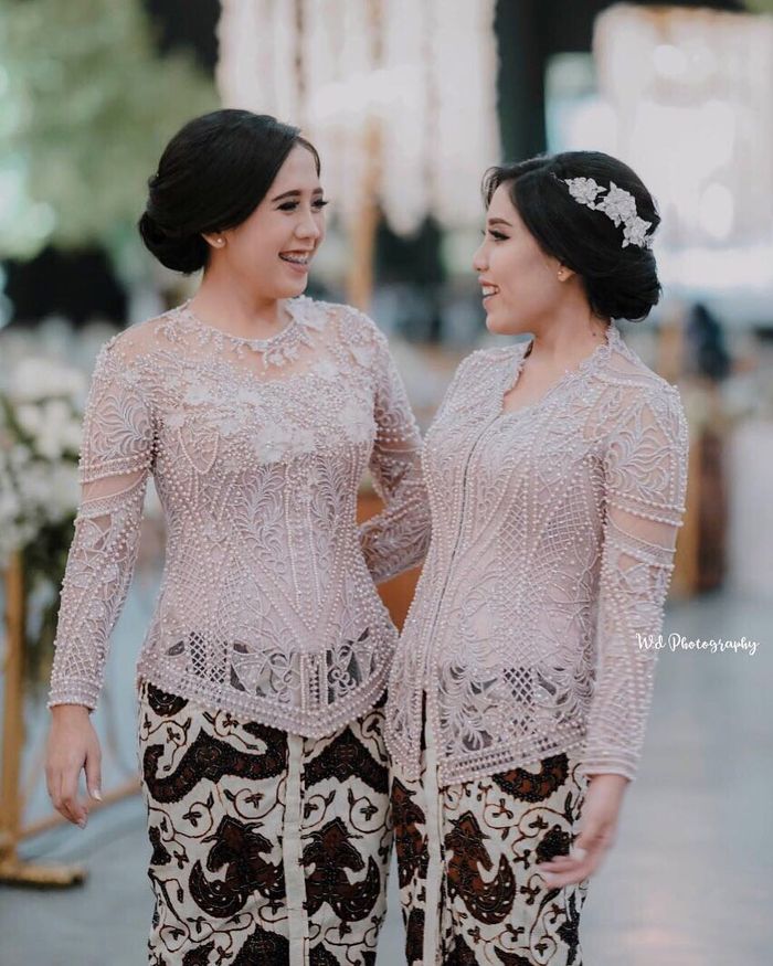 Fashion kompak ala anak menteri Pratikno, Hilda dan Gita Hanum