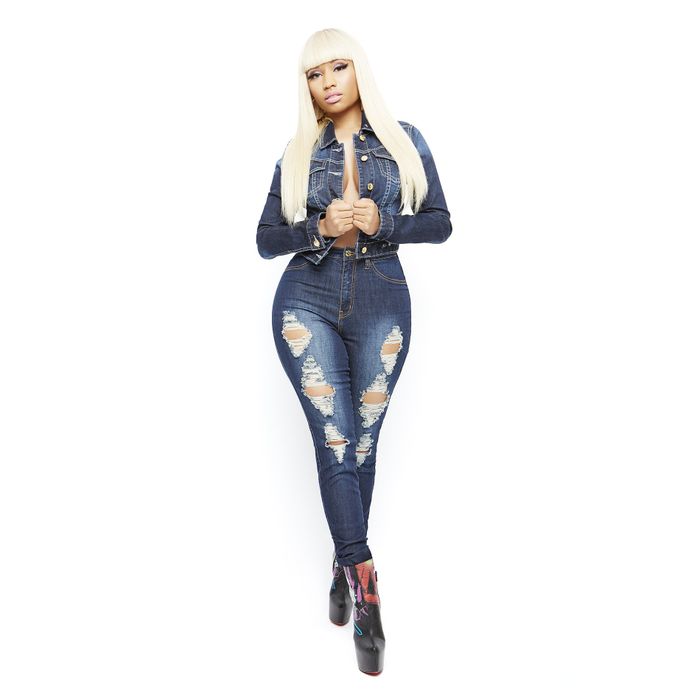 Pinggang Nicky Minaj seperti yang diinginkan oleh Lucinta Luna.