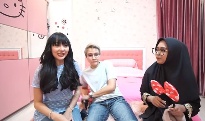 Saat Lucinta Luna dan Abash diwawancarai Ria Ricis (YouTube/ricisofficial)