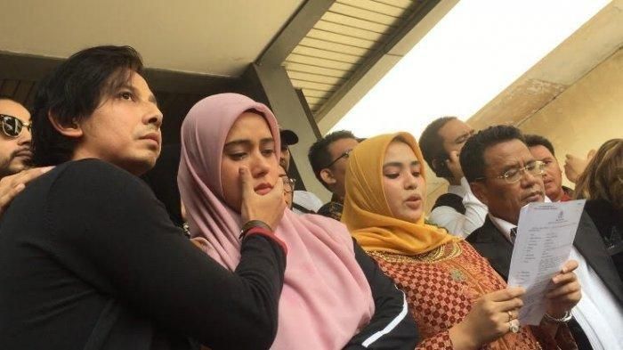 Sejenak Lupakan Kasus Ikan Asin, Begini Penampilan Fairuz A Rafiq yang