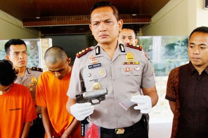 Dedek saat ditangkap polisi