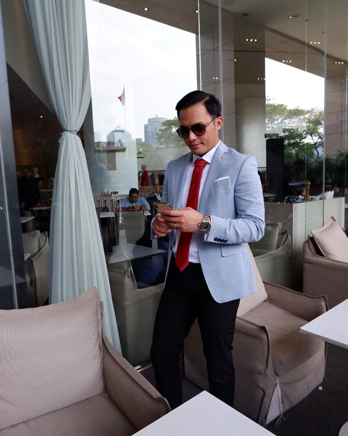 Fadel Islami tampil necis dengan jas