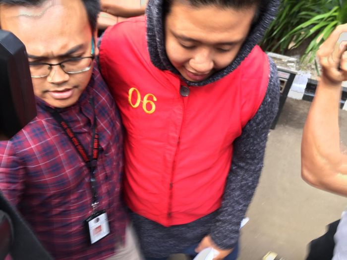 Pablo Benua pakai baju tahanan.