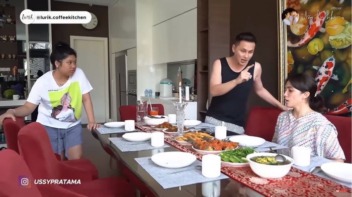 Meja makan penuh dengan <a href='https://pontianak.tribunnews.com/tag/masak' title='masak'>masak</a>an <a href='https://pontianak.tribunnews.com/tag/ussy-sulistiawaty' title='Ussy Sulistiawaty'>Ussy Sulistiawaty</a>