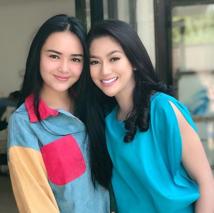 Potret Amanda Manopo saat bersama Sania Velova