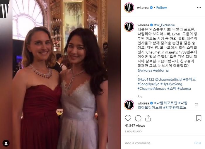Song Hye Kyo bersama Natalie Portman saat menghadiri pameran perhiasan Chaumet di Monako