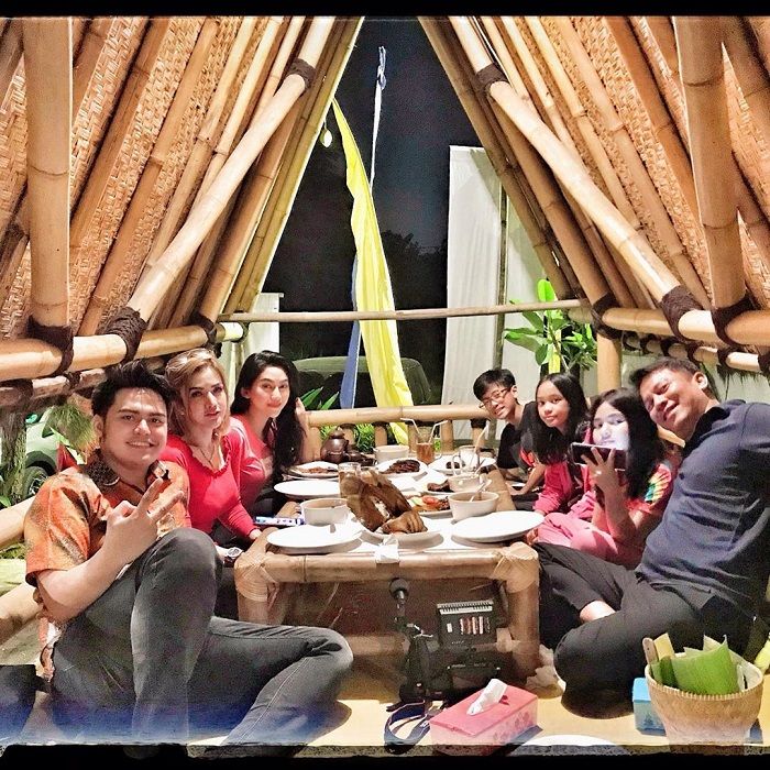 Sania Velova saat bersama keluarga Barbie Kumalasari