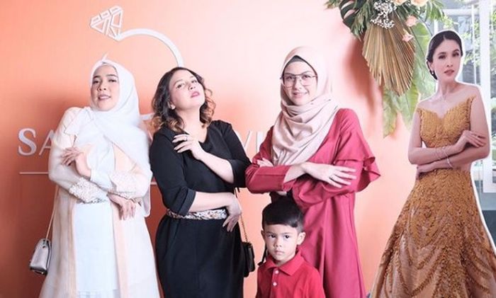 Tya Ariestya, Fitrop, dan Revalina di acara peluncuran bisnis emas <a href='https://pontianak.tribunnews.com/tag/sandra-dewi' title='Sandra Dewi'>Sandra Dewi</a>